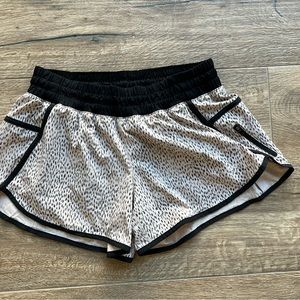 Lululemon Tracker 4” Shorts size 10